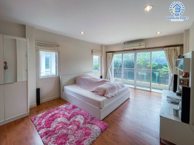 *****บ้านเดี่ยวมือสองย่านนนทบุรี ม.บางกอกบูเลอวาร์ด สาทร-ปิ่นเกล้า เนื้อที่กว้างขวางมากถึง 52.50 ตร.ว. ฟังก์ชัน 3 ห้องนอน 4 ห้องน้ำ ที่จอดรถ 2 คัน แถมฟรี! เครื่องปรับอากาศ 5 เครื่อง มีพื้นที่รอบบ้าน ภายในตกแต่งสวย ตั้งบนทำเลแห่งการเดินทาง ใกล้จุดขึ้นลงทางด่วน "ตลิ่งชัน"